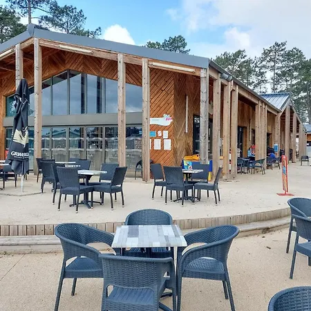 Gorgeous Stacaravan 3* Saint-Julien-en-Born