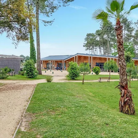 Nice Stacaravan In Saint-Julien-En-Born Campingplatz