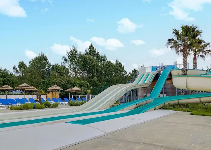 Gorgeous Stacaravan Camping Saint-Julien-en-Born